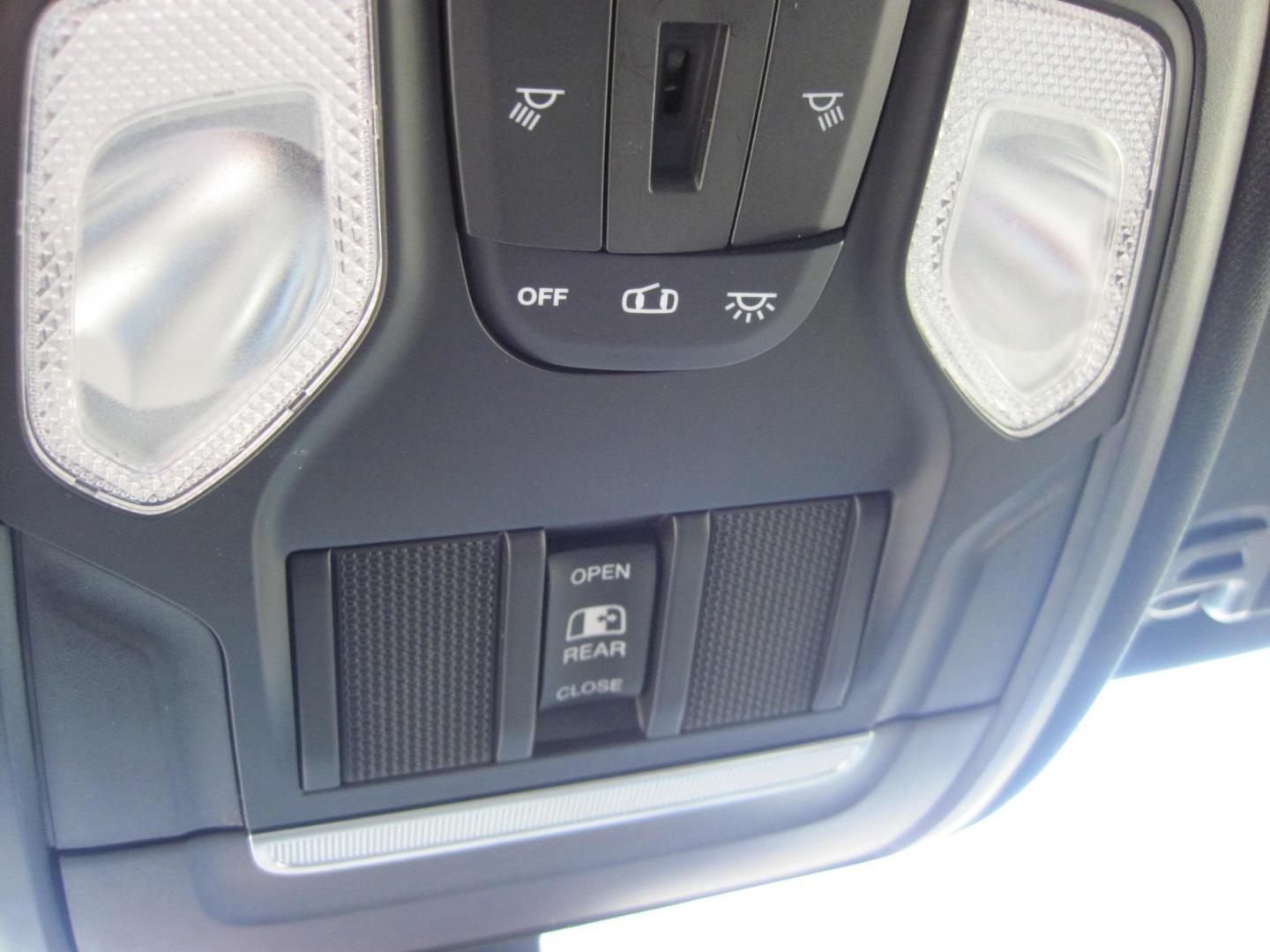 2021 gray /gray RAM 1500 Big Horn Crew Cab 4WD (1C6SRFFT3MN) with an 5.7L V8 engine, 8A transmission, located at 9530 Old Seward Highway, Anchorage, AK, 99515, (907) 349-3343, 61.134140, -149.865570 - Photo#17